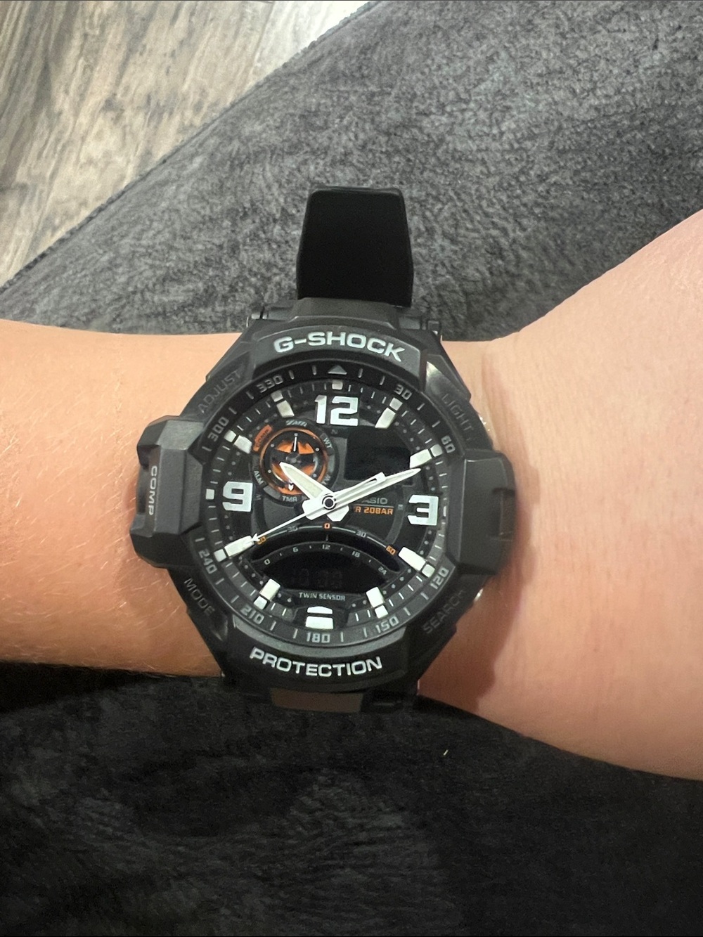 Casio G-Shock GA-1000-1A Gravitymaster/Twin Sensor - used/ missing two screws